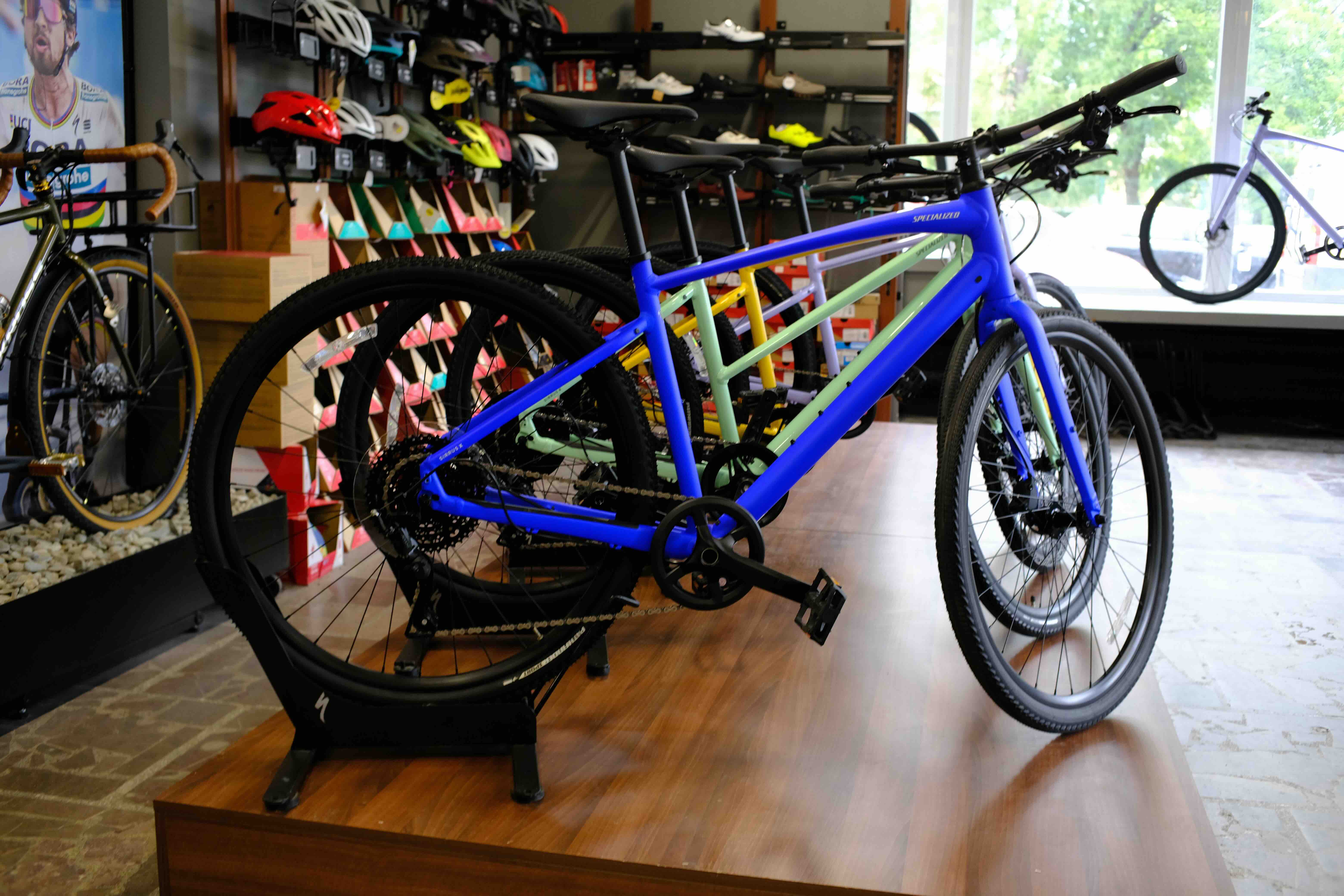 Seria Sirrus oraz Sirrus X nabiera koloru w kolekcji na 2025